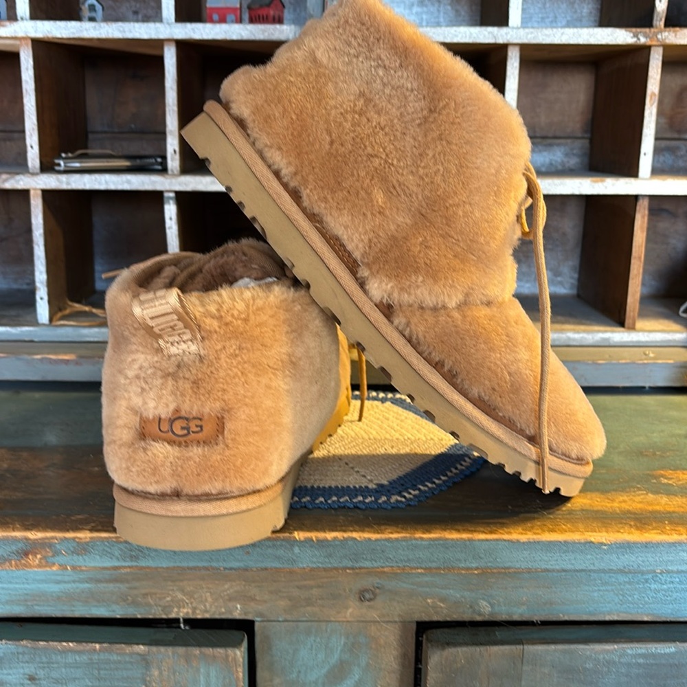 Uggs POPULAR! Plush Neumel NWOT